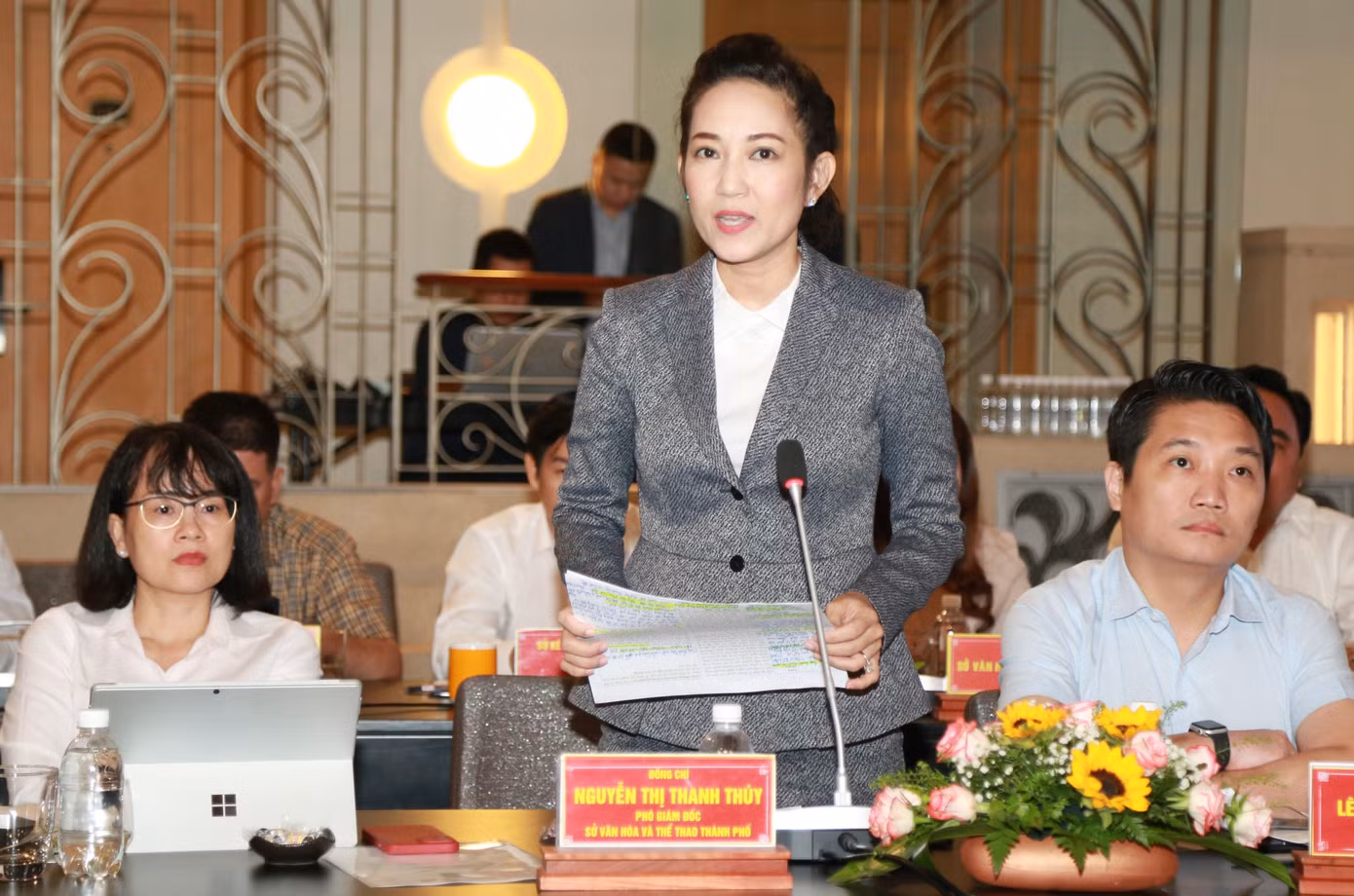Phó Giám đốc Sở Văn hóa và Thể thao TPHCM Nguyễn Thị Thanh Thúy phúc đáp một số kiến nghị của doanh nghiệp.