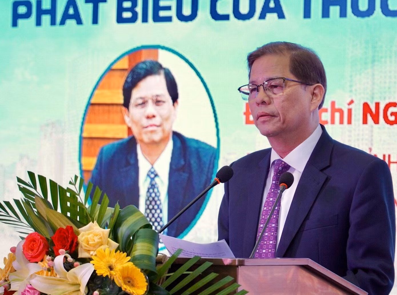 Chủ tịch UBND tỉnh Khánh Hòa Nguyễn Tấn Tuân phát biểu tại hội thảo. Ảnh: Tiến Đạt.