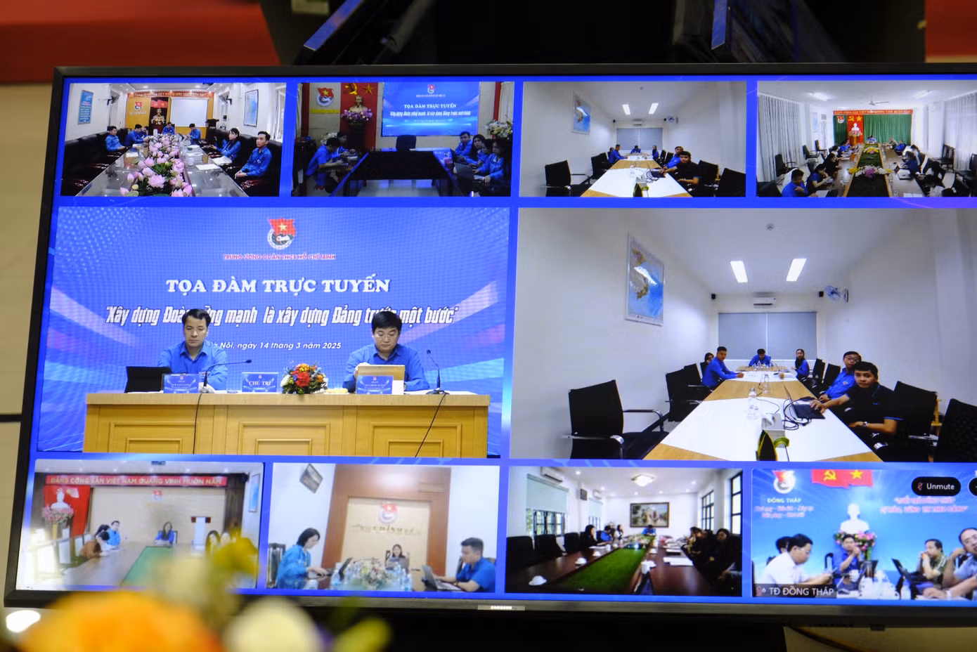 Tọa đàm trực tuyến với chủ đề “Xây dựng Đoàn vững mạnh là xây dựng Đảng trước một bước”. Ảnh: Châu Linh