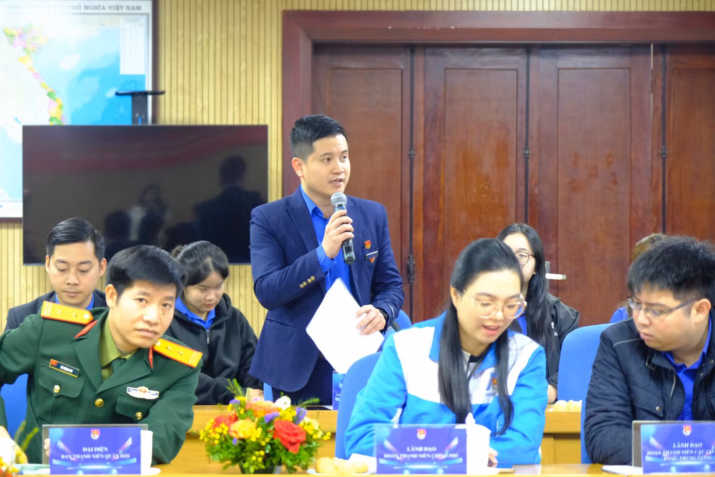 Anh Đinh Ngọc Thanh - cán bộ Đoàn nhận giải thưởng Lý Tự Trọng năm 2025, Quận Đoàn Tây Hồ tham luận tại tọa đàm.