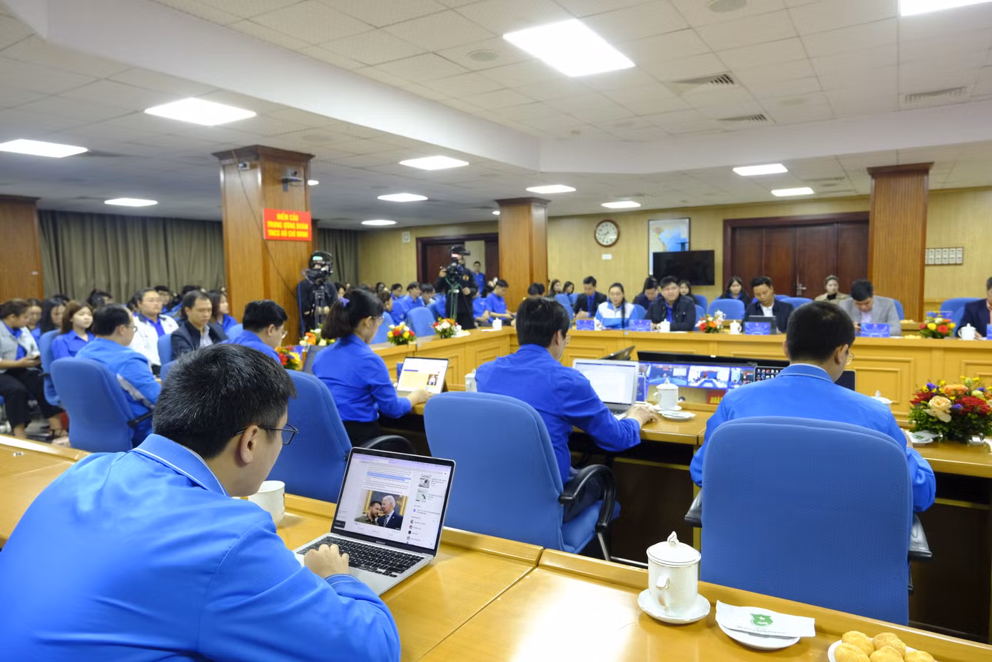 Tọa đàm trực tuyến với chủ đề “Xây dựng Đoàn vững mạnh là xây dựng Đảng trước một bước”. Ảnh: Châu Linh