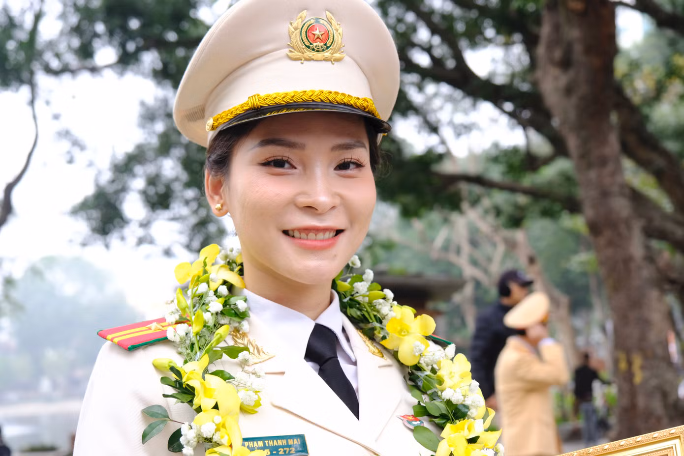 Chị là Thiếu tá Phạm Thanh Mai - nữ cán bộ duy nhất trong Top 10 Gương mặt trẻ Công an Thủ đô tiêu biểu xuất sắc được vinh danh. Ảnh: Châu Linh