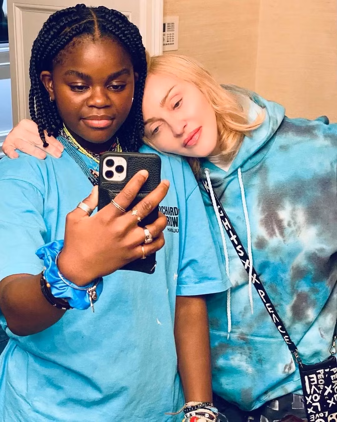 Madonna phải đấu tranh nhiều mới được nhận nuôi Mercy James. Ảnh: IG.