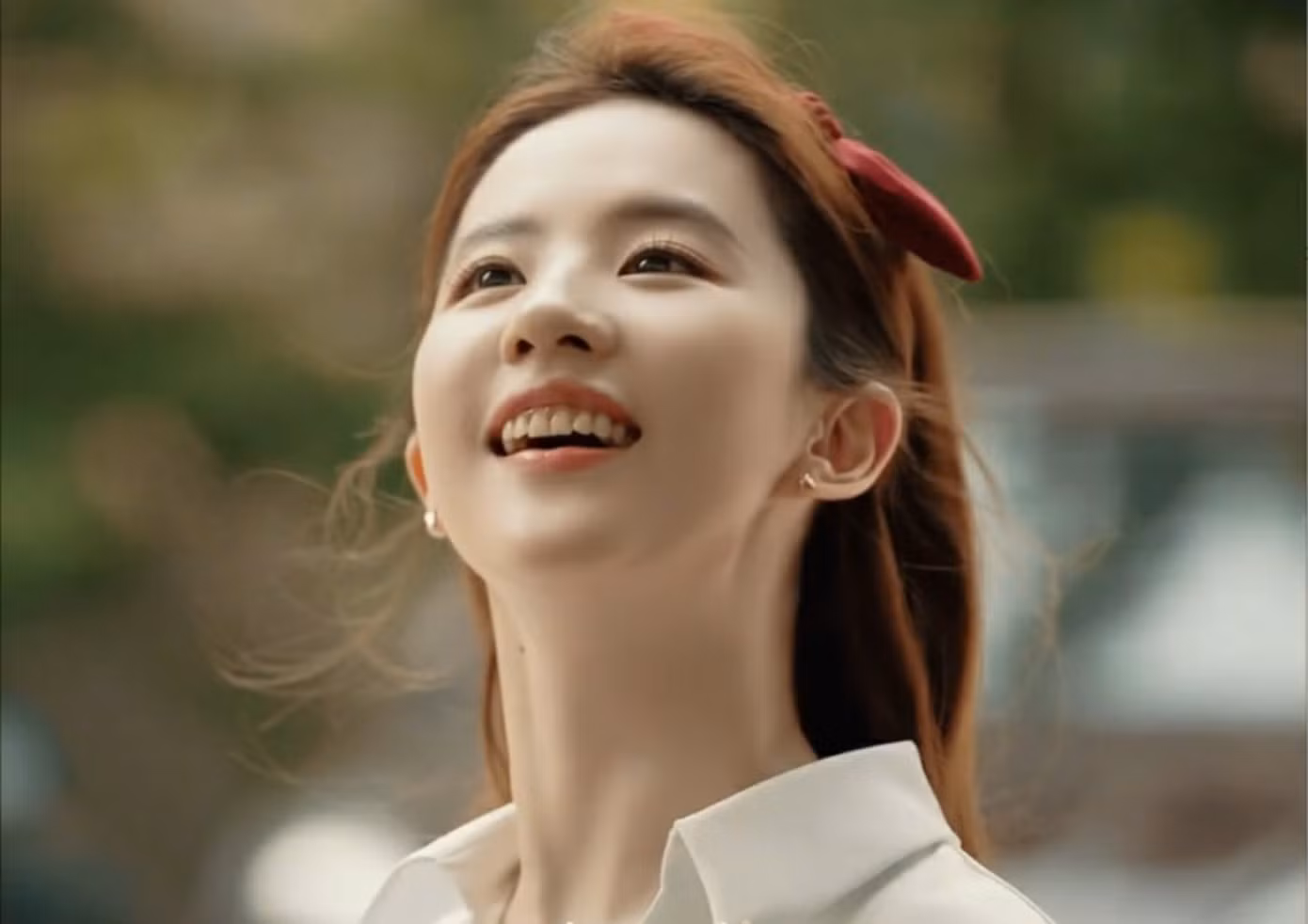Lưu Diệc Phi một mình một kiểu ảnh 2