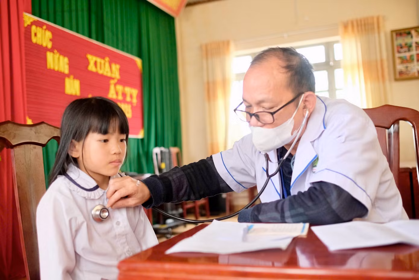 Y sĩ Lượng công tác gần 20 năm tại Trạm Y tế xã Sơn Điền.