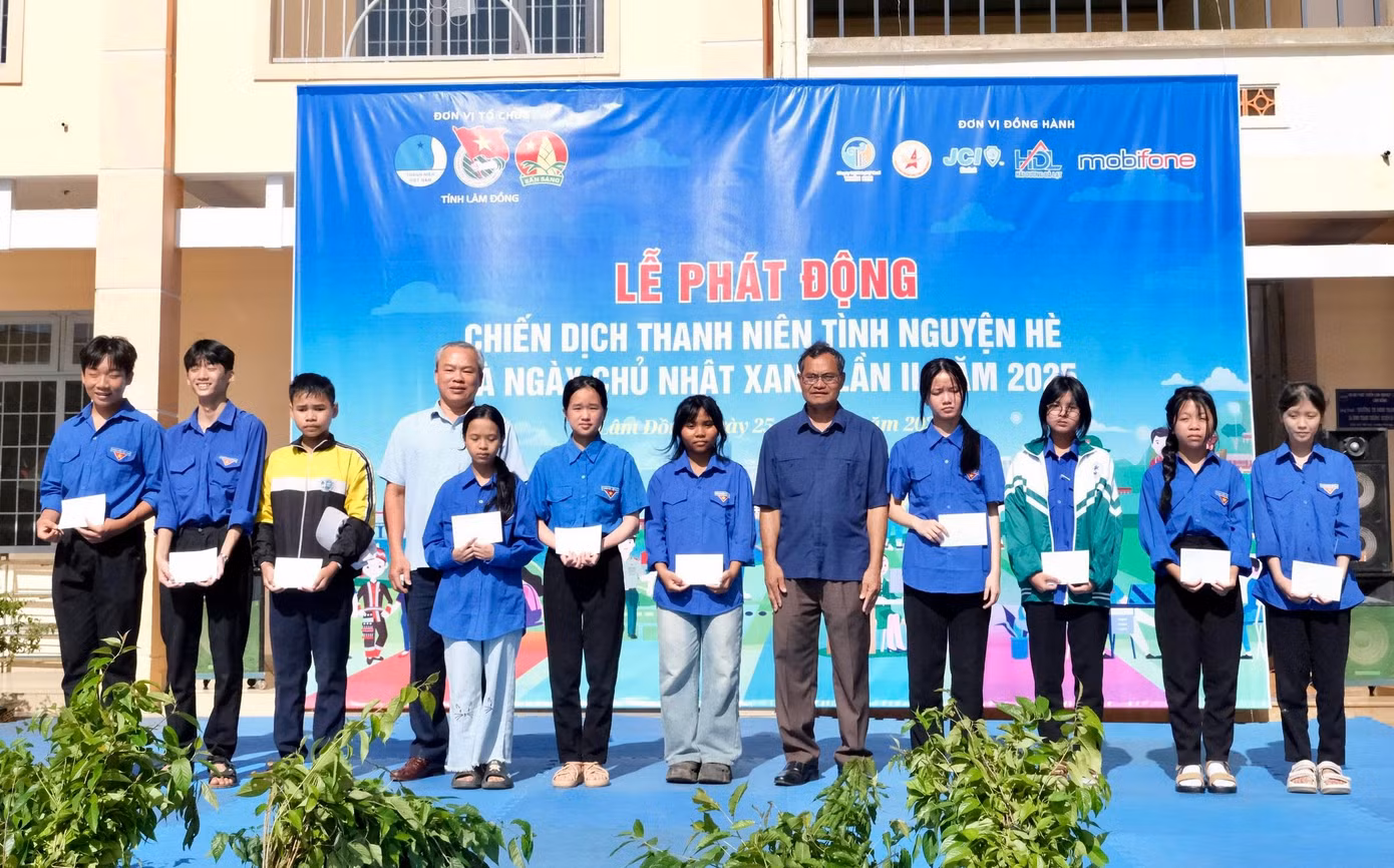 Với chủ đề "Tuổi trẻ Lâm Đồng tình nguyện vì cộng đồng", chiến dịch năm nay được tổ chức theo 1 chương trình và 4 chiến dịch trọng điểm: Tiếp sức mùa thi, Mùa hè xanh dành cho sinh viên; Hoa phượng đỏ cho học sinh THPT; Kỳ nghỉ hồng cho thanh niên công nhân và Hành quân xanh dành cho lực lượng vũ trang trẻ.