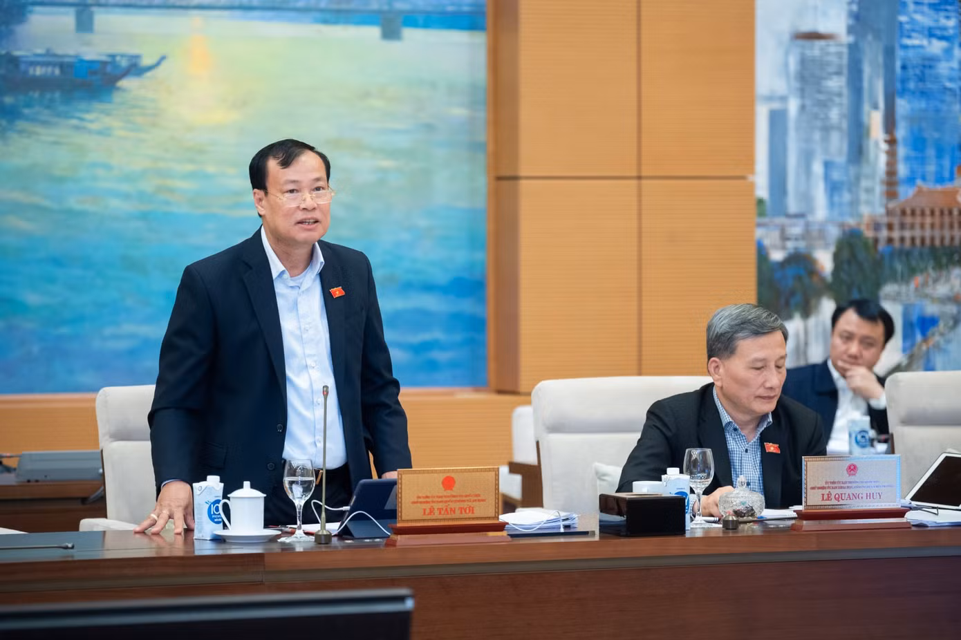 Chủ nhiệm Ủy ban Quốc phòng và An ninh Lê Tấn Tới.