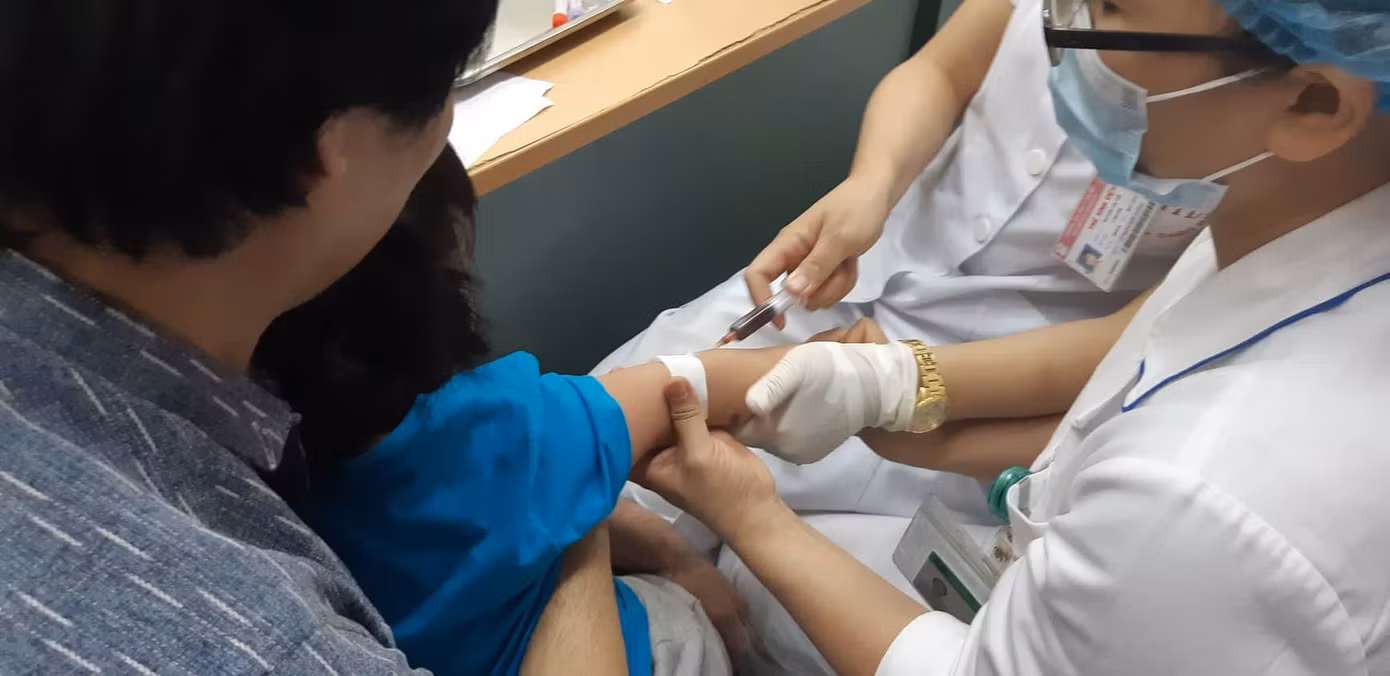 'Ăn thịt bẩn, gà thối': 400 trẻ Bắc Ninh về Hà Nội xét nghiệm bệnh ảnh 3