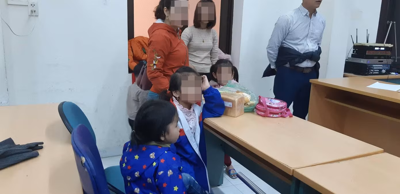 'Ăn thịt bẩn, gà thối': 400 trẻ Bắc Ninh về Hà Nội xét nghiệm bệnh ảnh 1