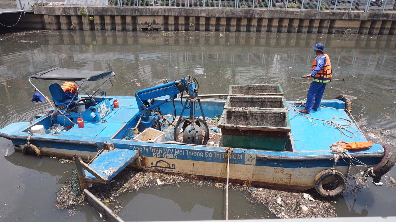 Sau đó lại có những cơn mưa đột ngột xuất hiện, thường xảy ra nhất là đầu mùa mưa.