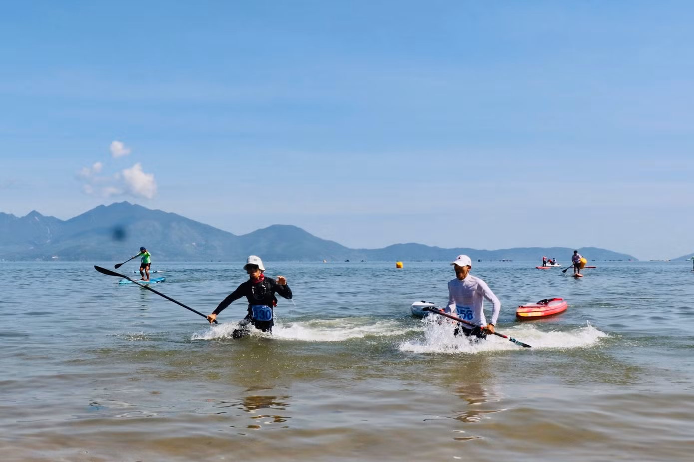 “Tôi hy vọng thông qua giải lần này sẽ thu hút thêm nhiều địa phương tham gia đầu tư, phát triển môn đua thuyền Sailing nói riêng, các môn thể thao biển nói chung và góp phần quảng bá rộng rãi loại hình thể thao biển đến người dân và du khách trên địa bàn thành phố”, ông Xử chia sẻ.