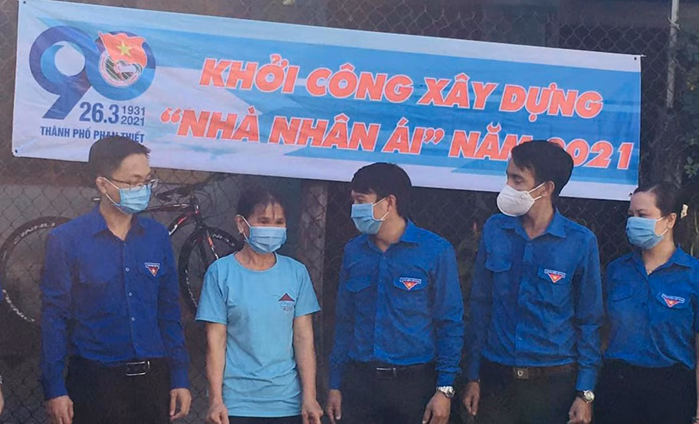 Trong ngày ra quân đã khởi công xây dựng “Căn nhà nhân ái” hỗ trợ cho gia đình đoàn viên Trần Thanh Hưng có hoàn cảnh khó khăn tại khu phố 8, phường Phú Thuỷ, TP Phan Thiết.