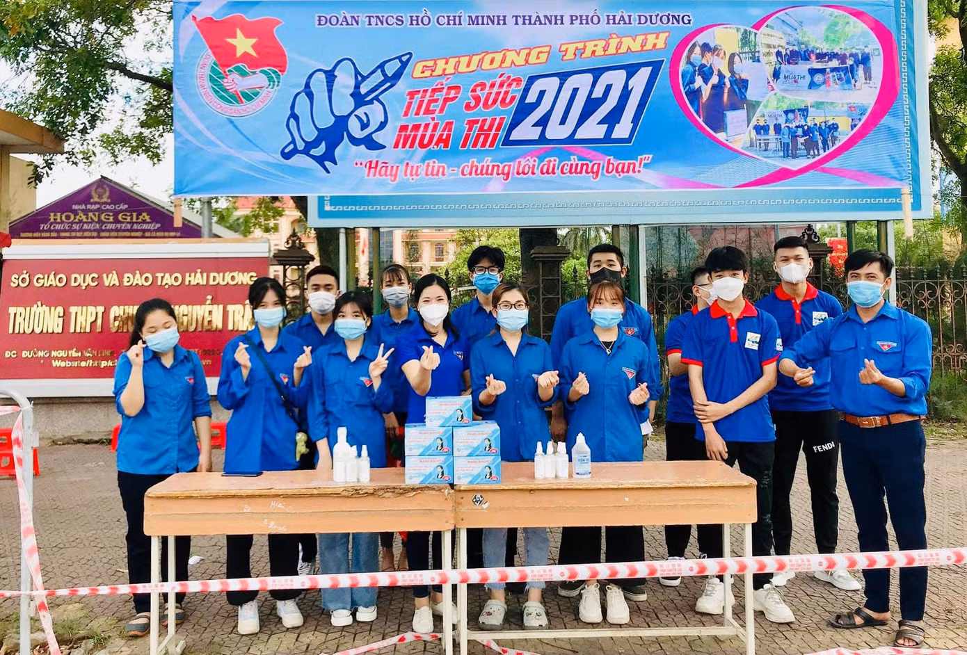 Thành Đoàn Hải Dương đã triển khai 5 đội hình thanh niên tình nguyện với 200 đoàn viên thanh niên tiếp sức tại các điểm thi tuyển sinh vào lớp 10 trên địa bàn thành phố từ ngày 14 - 16/6.