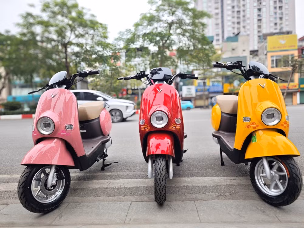 VinFast Motio là xe máy điện không cần bằng lái, hướng tới đối tượng khách hàng là học sinh, sinh viên.