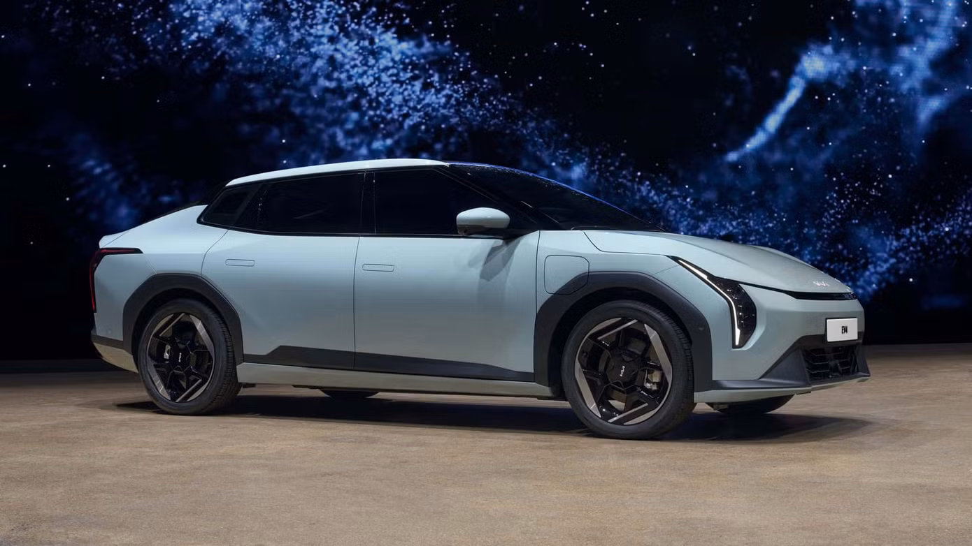 Kia EV4 phiên bản sedan và hatchback có thiết kế mặt trước tương đồng, khác biệt chủ yếu nằm ở đuôi xe.