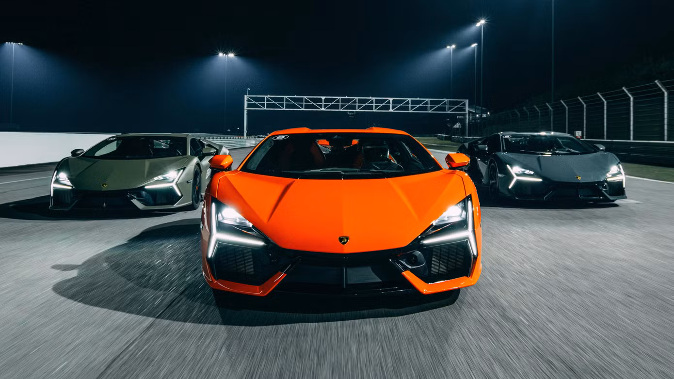 Revuelto là mẫu siêu xe plug-in hybrid đầu tiên của Lamborghini.