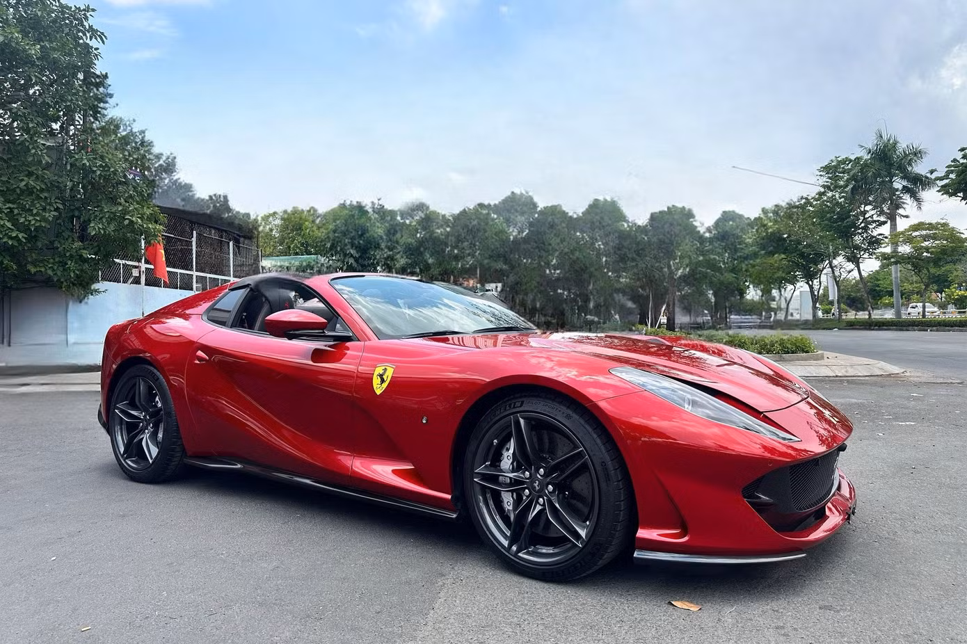 Siêu xe Ferrari 812 GTS thứ hai có mặt tại Việt Nam. Ảnh: Kyle Nguyễn.
