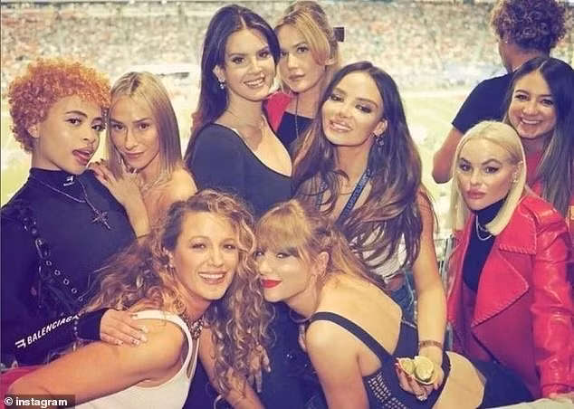 Taylor Swift có hội bạn thân gồm những sao nữ nổi tiếng của showbiz. Tuy nhiên, Selena Gomez không thể hòa nhập. Ảnh: IG.