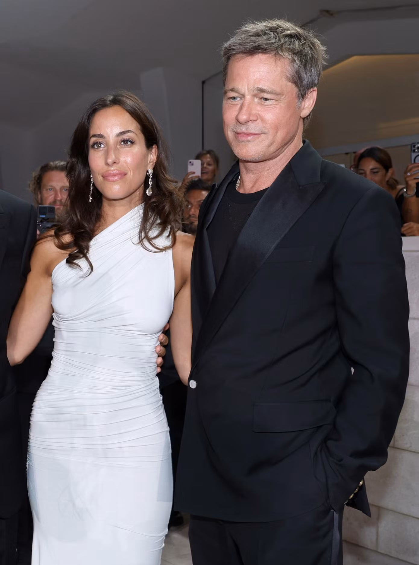 Nhiều khán giả chúc mừng Brad Pitt tìm được bến đỗ hạnh phúc mới. Ảnh: Getty Images.