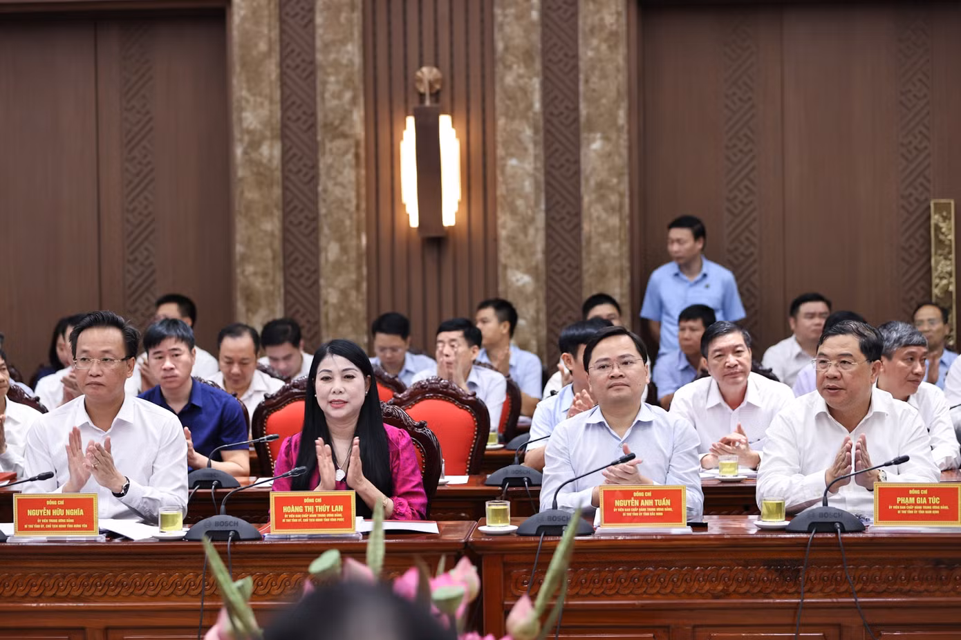 Các đại biểu tham dự hội nghị.