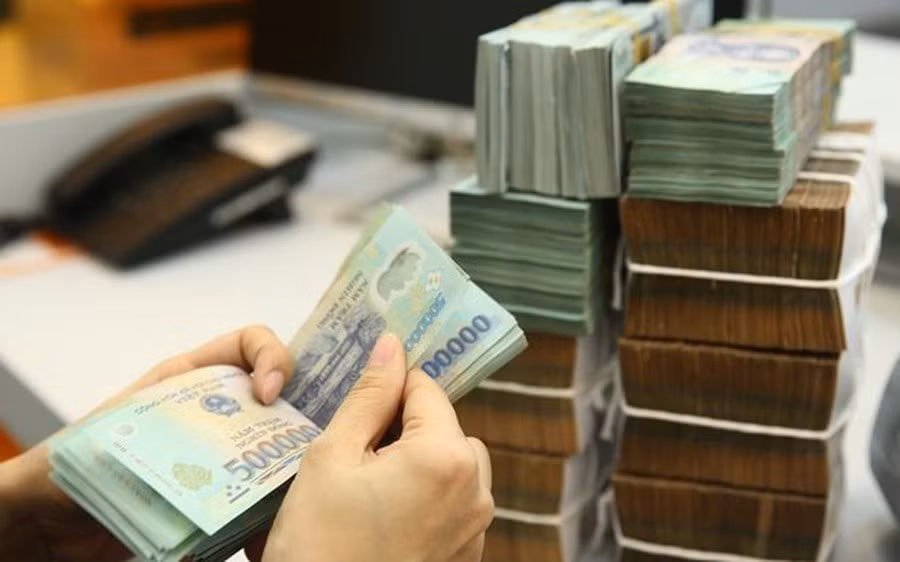 Để thúc đẩy tăng trưởng kinh tế, các chuyên gia kinh tế cho rằng cần có giải pháp hỗ trợ dòng tiền, tăng khả năng tiếp cận vốn vay cho doanh nghiệp, người dân.