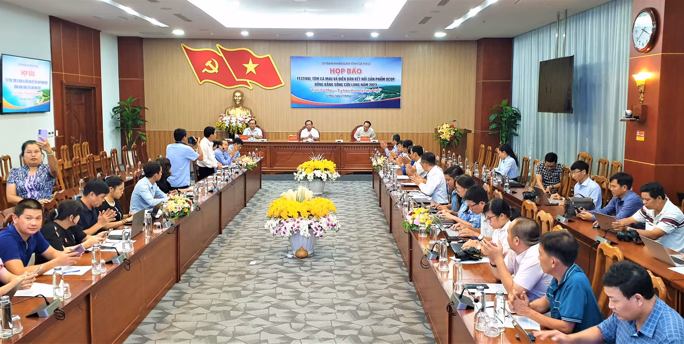 Quang cảnh buổi họp báo.