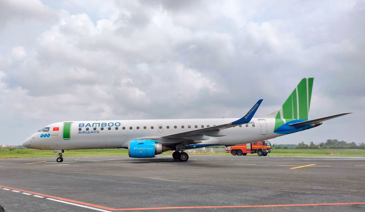 Tàu bay của hãng Bamboo Airways tại sân bay Cà Mau.