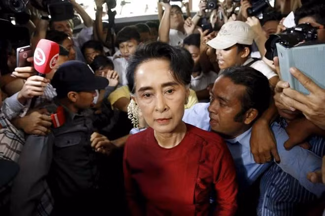 Chân dung 'Quý bà' Myanmar Aung San Suu Kyi ảnh 17