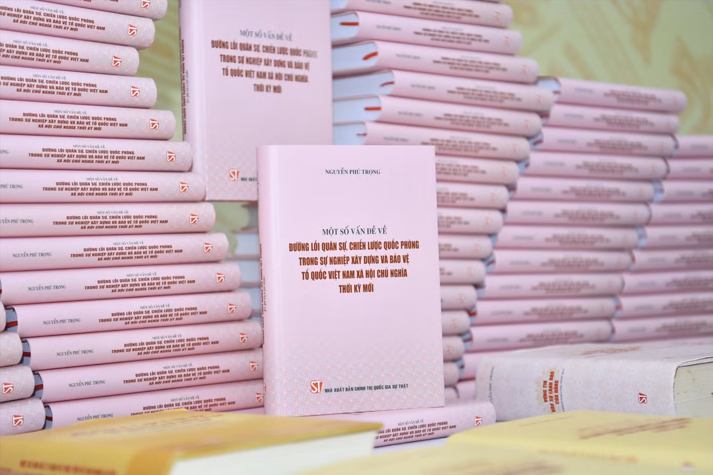 Ra mắt cuốn sách về đường lối quân sự, chiến lược quốc phòng của Tổng Bí thư Nguyễn Phú Trọng. Ảnh: KỲ SƠN