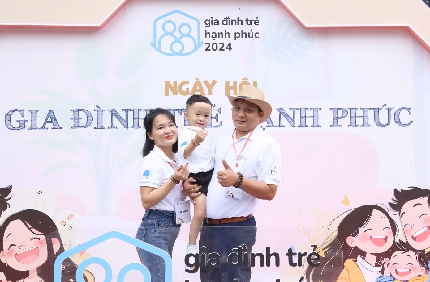 Gia đình anh Đặng Trung Dinh và chị Lê Thị Vinh, ở xã Vạn Khánh, huyện Vạn Ninh, Khánh Hoà