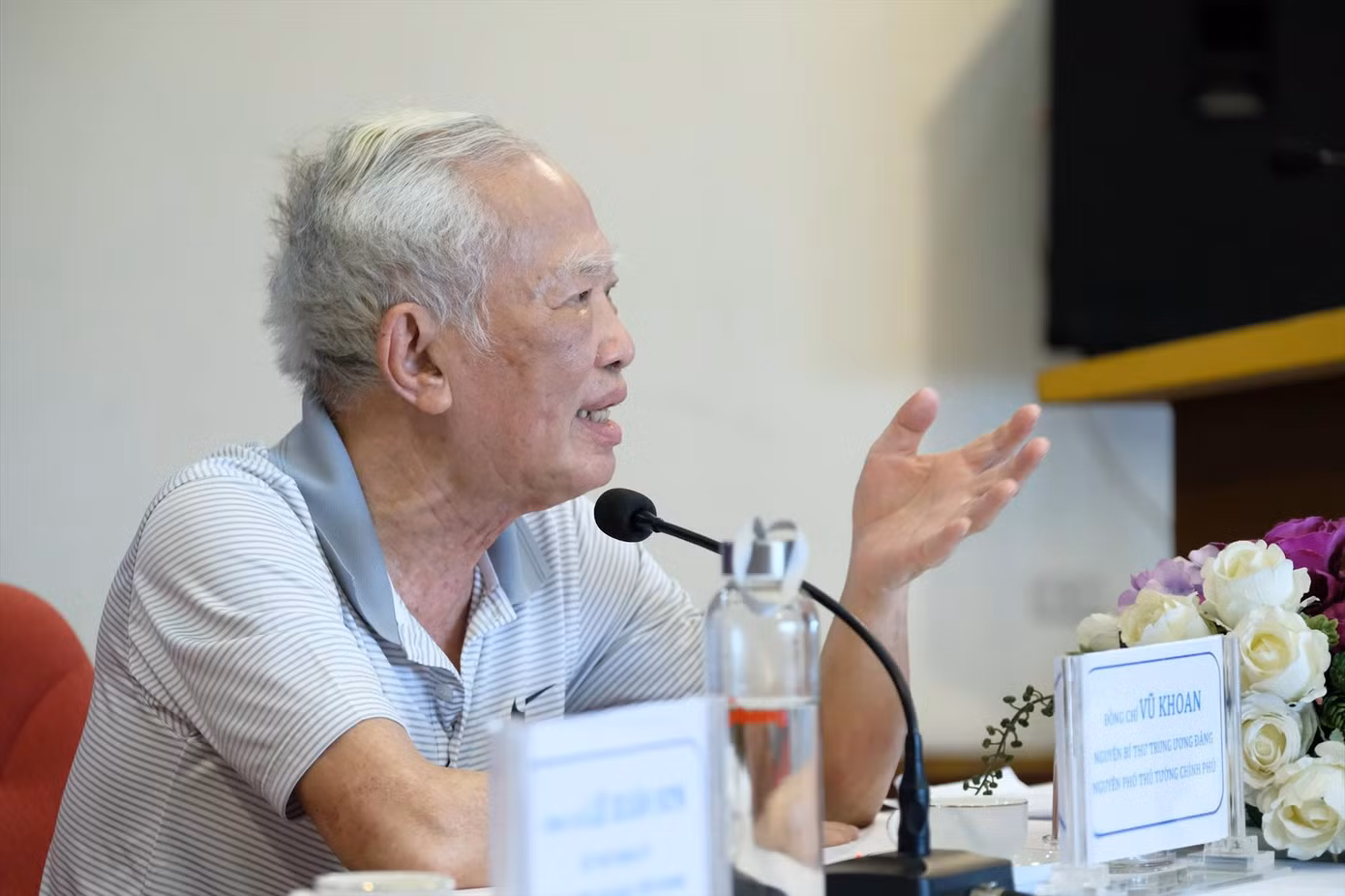 Nguyên Phó Thủ tướng Chính phủ Vũ Khoan chia sẻ tại tọa đàm “Bảo vệ nền tảng tư tưởng của Đảng” Ảnh: Hoàng Mạnh Thắng