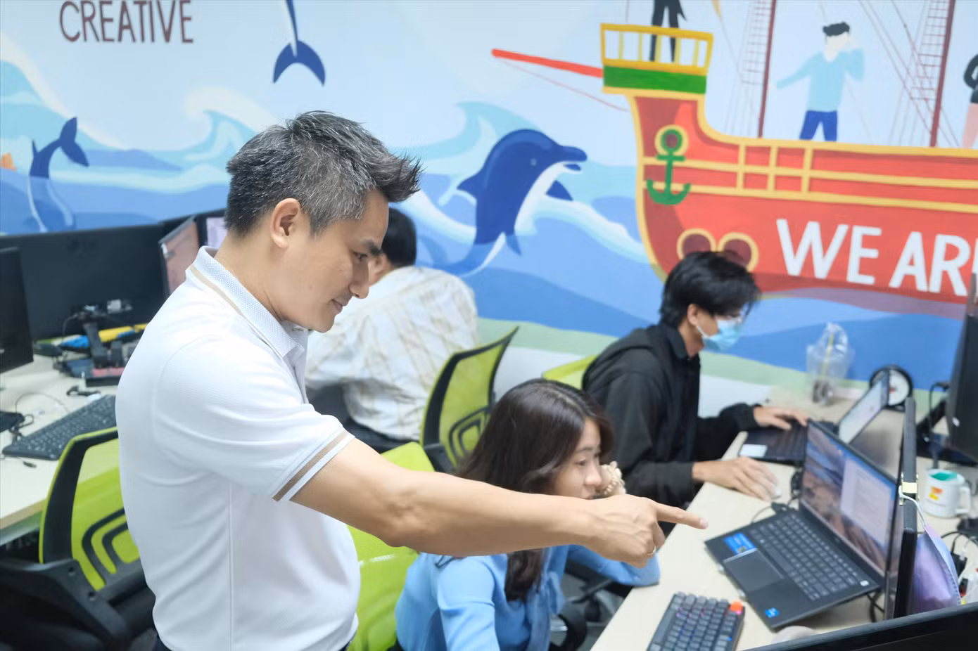 Buổi làm việc của anh Nguyễn Xuân Lục tại văn phòng WATA