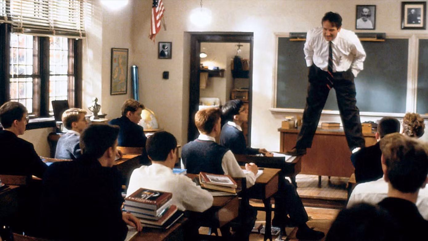 Một cảnh trong phim “Dead Poets Society” Một cảnh trong phim “Dead Poets Society”