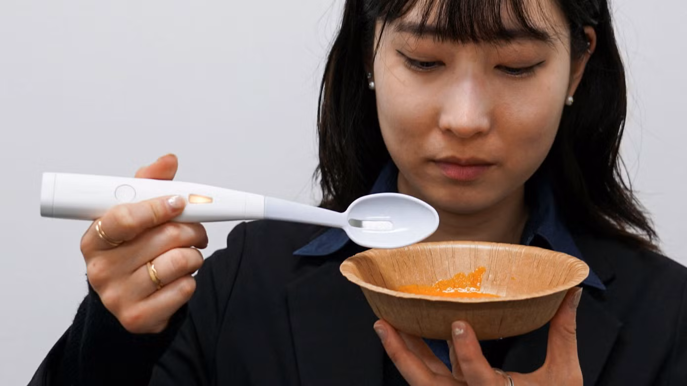 Chiếc thìa điện tập trung vào những người muốn cắt giảm lượng muối ăn