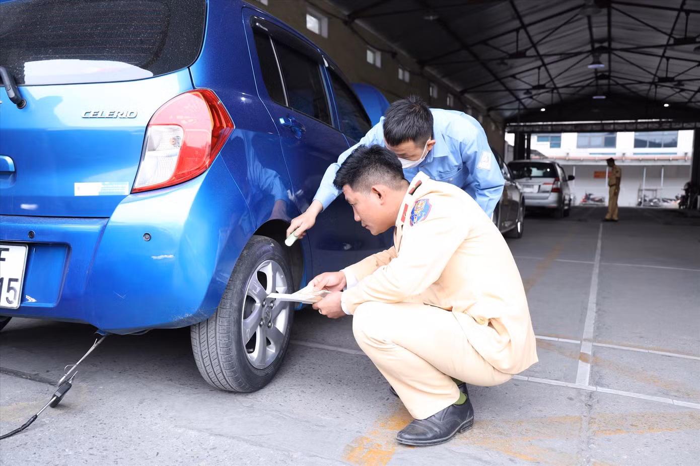 Nhiều trung tâm đăng kiểm vẫn xảy ra tình trạng ùn tắc