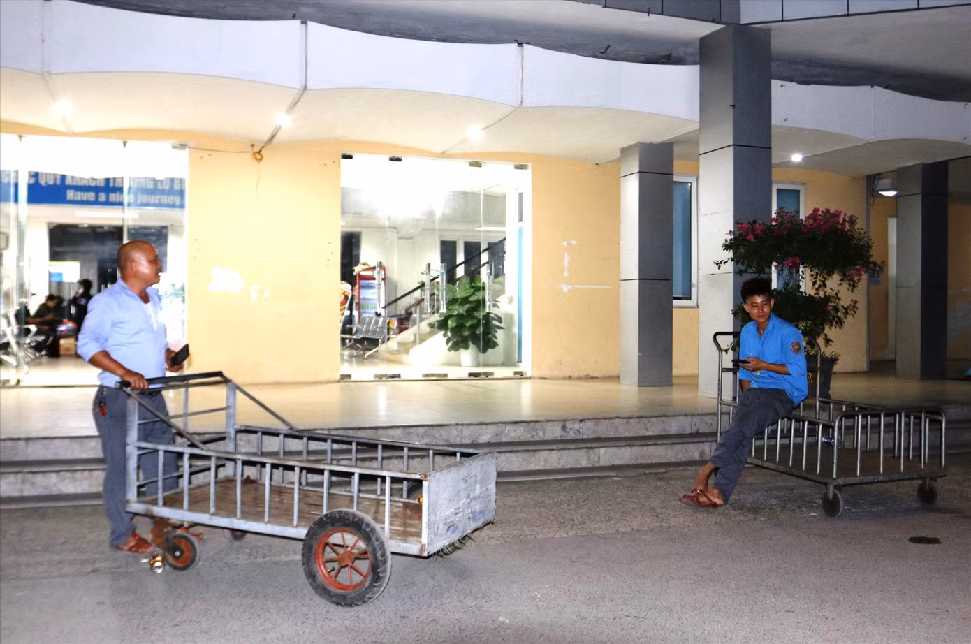 “Nam trọc” và chàng thanh niên Nguyễn Ngọc Huy đợi tàu về trong đêm khuya