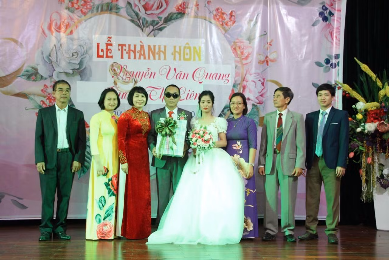 Ảnh lễ cưới vợ chồng thương binh Nguyễn Văn Quang