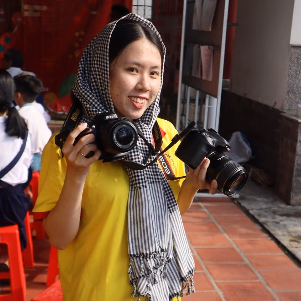 Huyền Trân tác nghiệp tại sự kiện Xuân Tình Nguyện