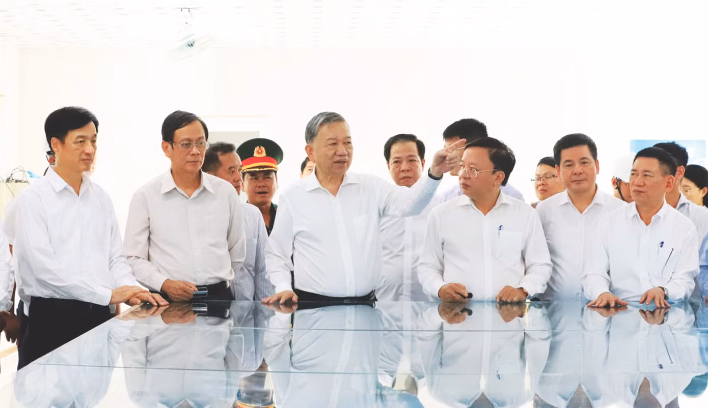 Tổng Bí thư Tô Lâm khảo sát địa điểm Nhà máy điện hạt nhân Ninh Thuận 1.