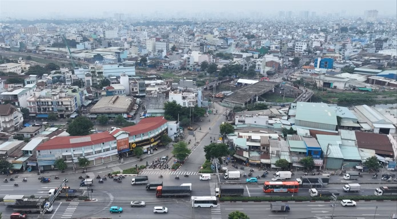 Cầu Tân Kỳ Tân Quý cách quốc lộ 1 không xa Ảnh: HH