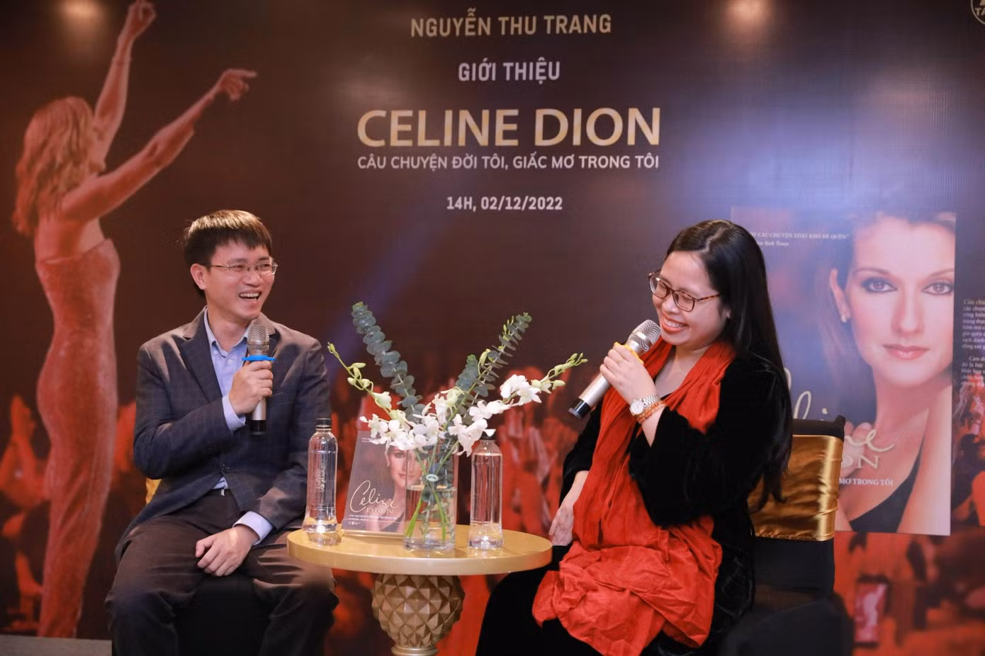 Chị Nguyễn Thu Trang và nhà báo Nguyễn Tuấn Anh giao lưu rất ăn ý trên sân khấu.