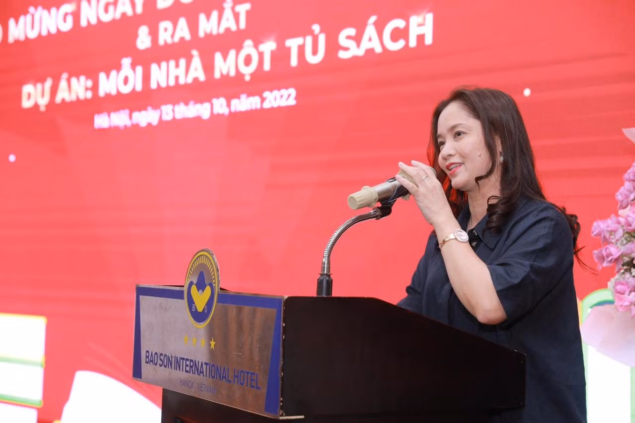 Bà Nguyễn Kim Thoa được biết đến với tư cách một doanh nhân có nhiều đóng góp cho việc phát triển văn hóa đọc ở Việt Nam. Ảnh: Tân Việt Books