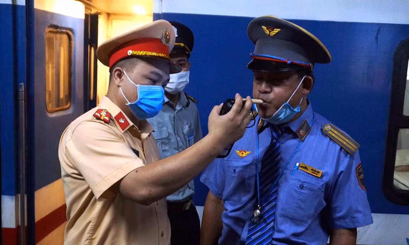 Quá trình kiểm tra, trưởng tàu và lái tàu đều không vi phạm nồng độ cồn.