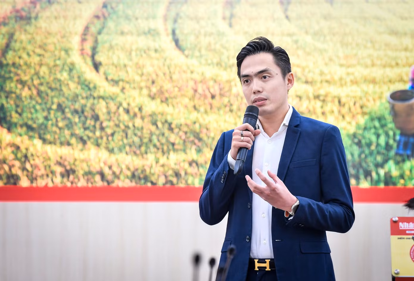 Ông Huy Nguyễn giới thiệu những trải nghiệm mới mẻ có được nhờ ứng dụng công nghệ.