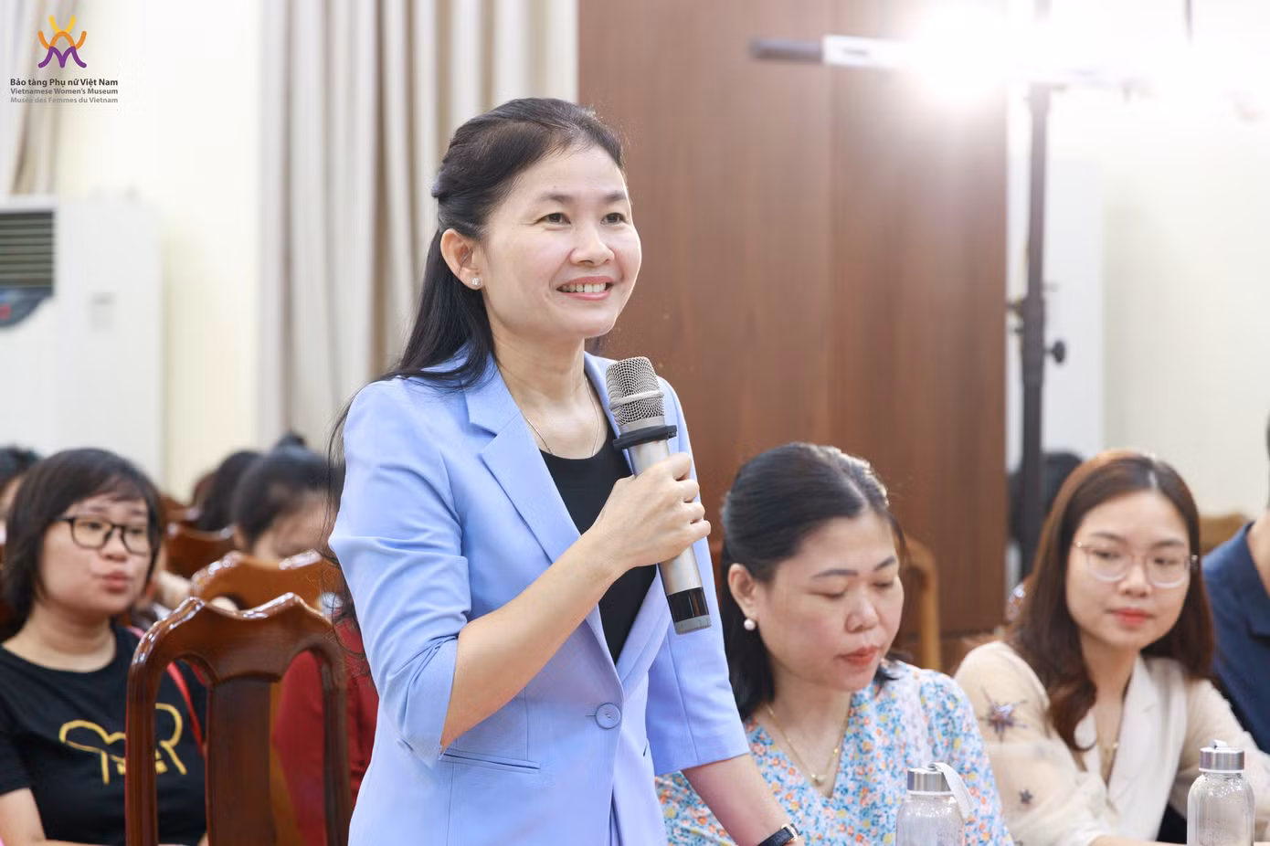 Bà Tôn Ngọc Hạnh, Phó Chủ tịch Hội Liên hiệp Phụ nữ Việt Nam chia sẻ tại toạ đàm "Ra khỏi màn sương". (Ảnh: Bảo tàng Phụ nữ Việt Nam)