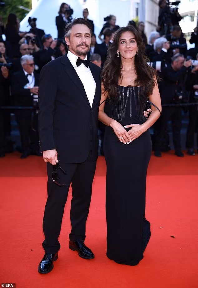 Tài tử Người Nhện James Franco và bạn gái, diễn viên Izabel Pakzad. Ảnh: EPA/Getty Images.