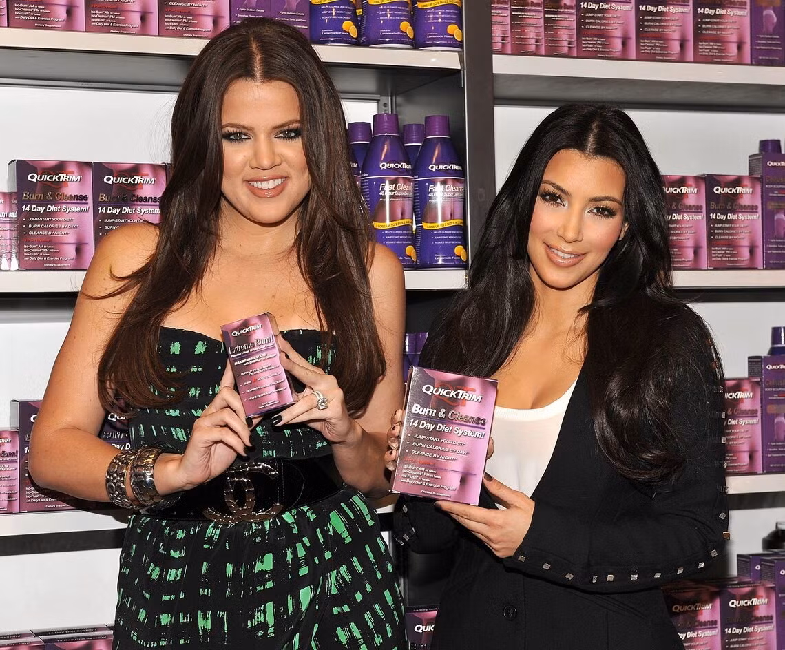 Chị em Kardashian bị chỉ trích vì tiếp tay cho QuickTrim lừa dối khách hàng.
