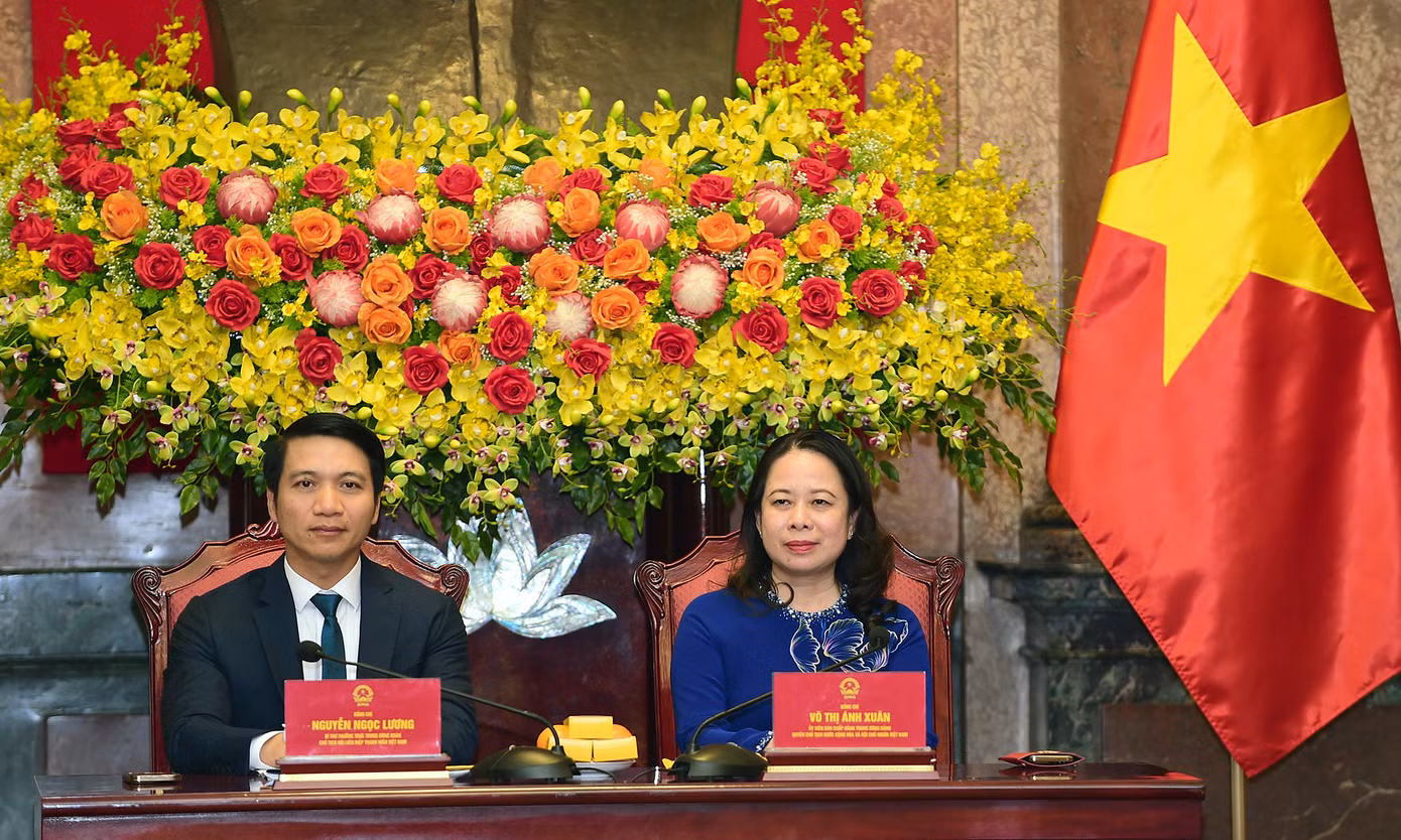 Quyền Chủ tịch nước Võ Thị Ánh Xuân và Bí thư thường trực T.Ư Đoàn, Chủ tịch T.Ư Hội LHTN Việt Nam Nguyễn Ngọc Lương chủ trì buổi gặp mặt. Ảnh: Xuân Tùng