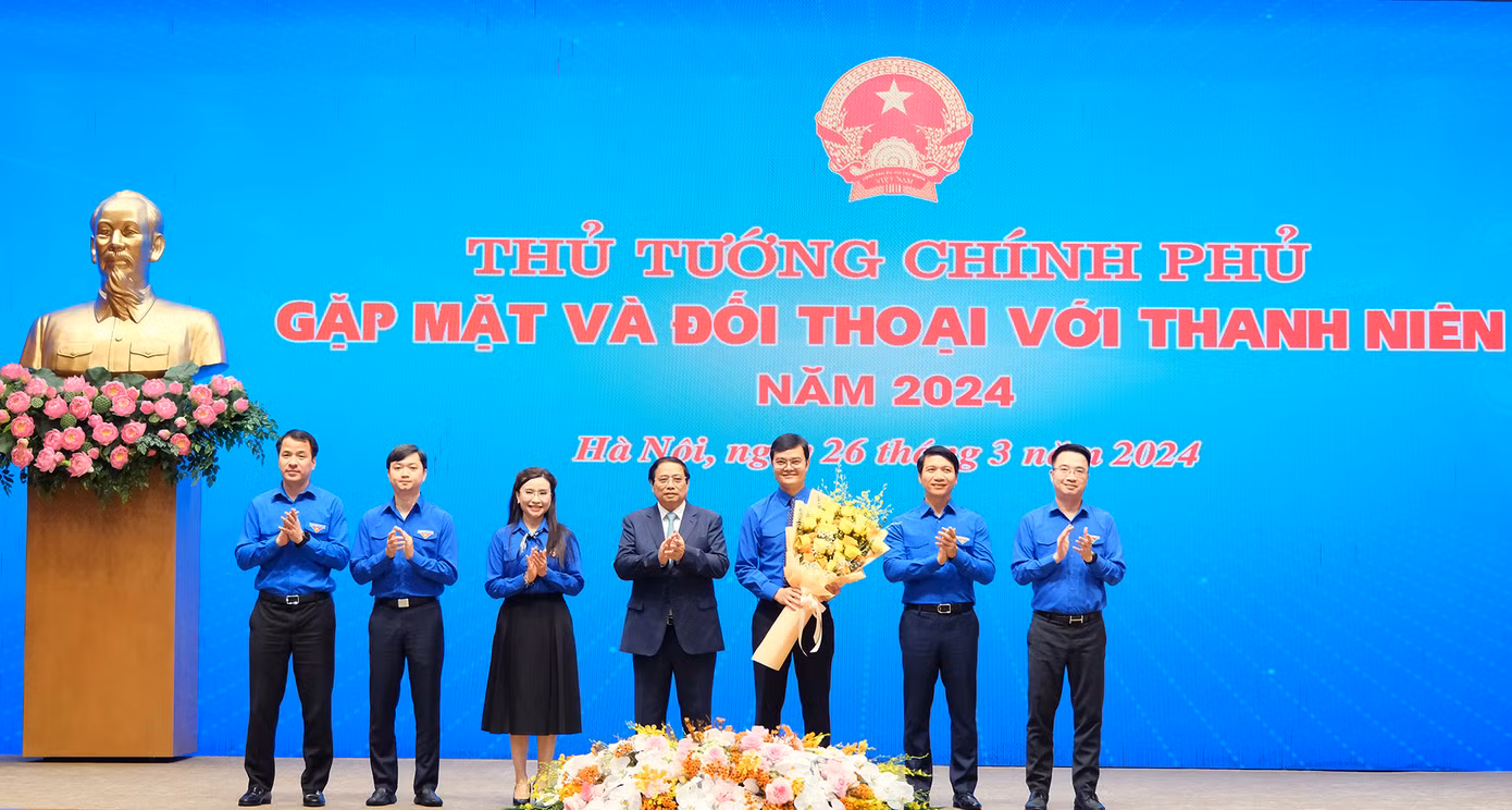 Thủ tướng Phạm Minh Chính tặng hoa Ban Bí thư T.Ư Đoàn nhân dịp kỷ niệm 93 năm Ngày thành lập Đoàn TNCS Hồ Chí Minh (26/3/1931 - 26/3/2024). Ảnh: Hoàng Mạnh Thắng
