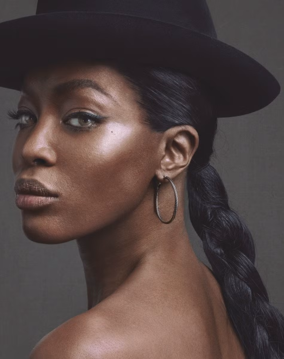 Sức quyến rũ mê hoặc của 'báo đen' Naomi Campbell ảnh 1